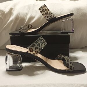 Tahari Leopard Design Women High Heels Shoes Size 9 Used